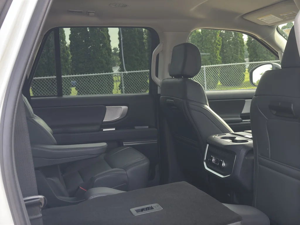 New 2026 Oxford White Ford MAX Active image 15