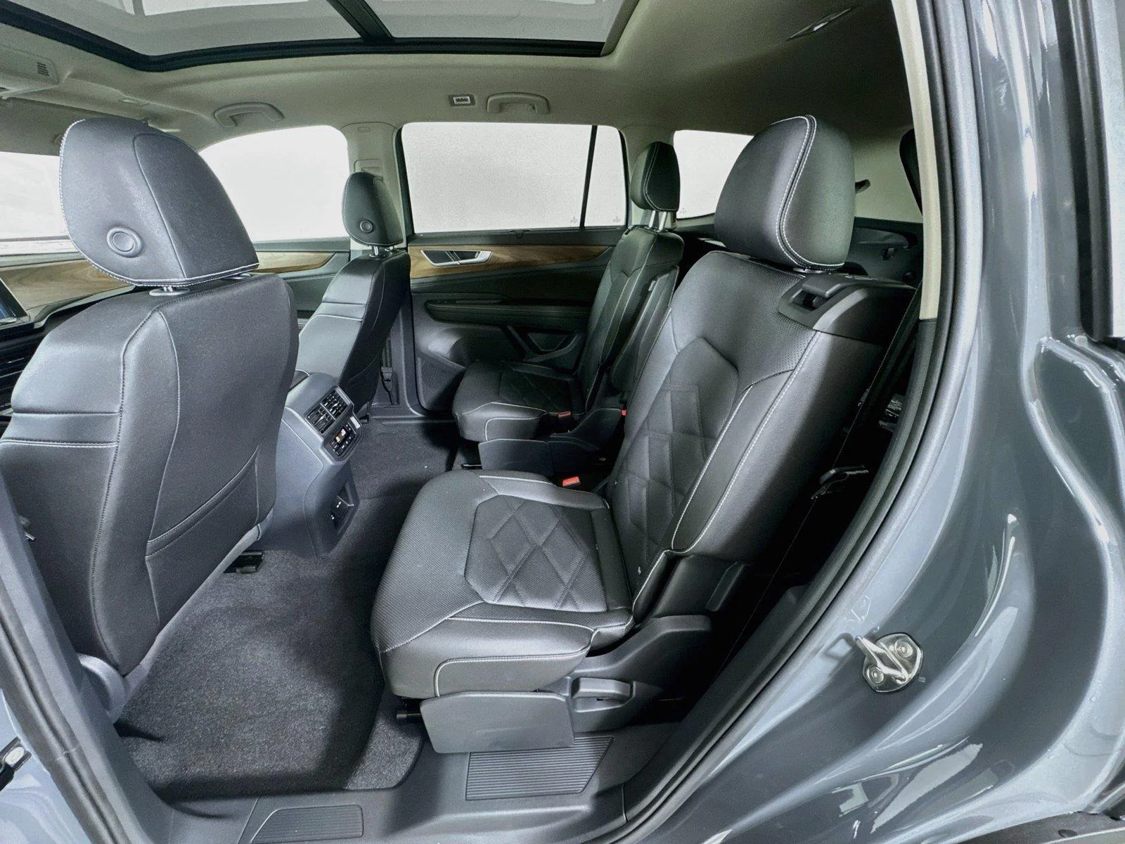 New 2026 Pure Gray Volkswagen 2.0T SE w/Technology image 24