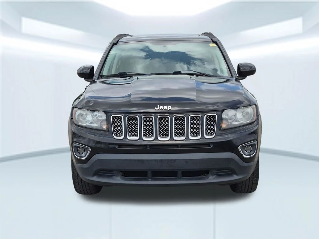 Used 2014 Black Jeep Latitude image 10