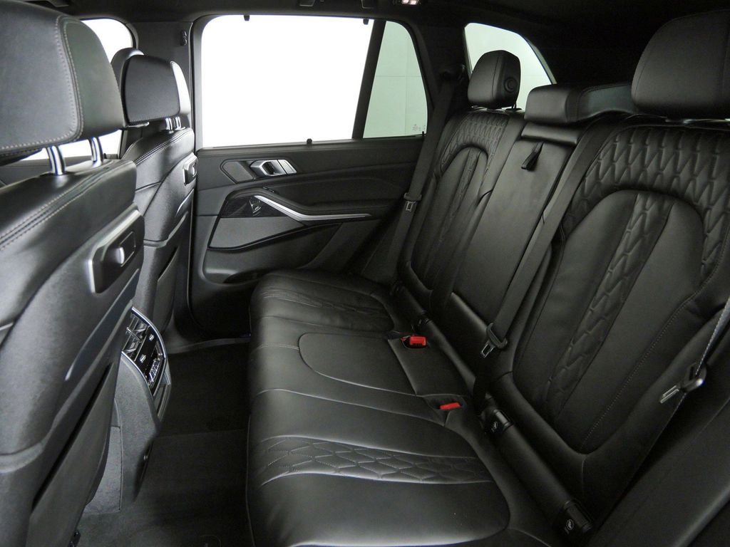 New 2026 Black Sapphire Metallic BMW xDrive40i image 33