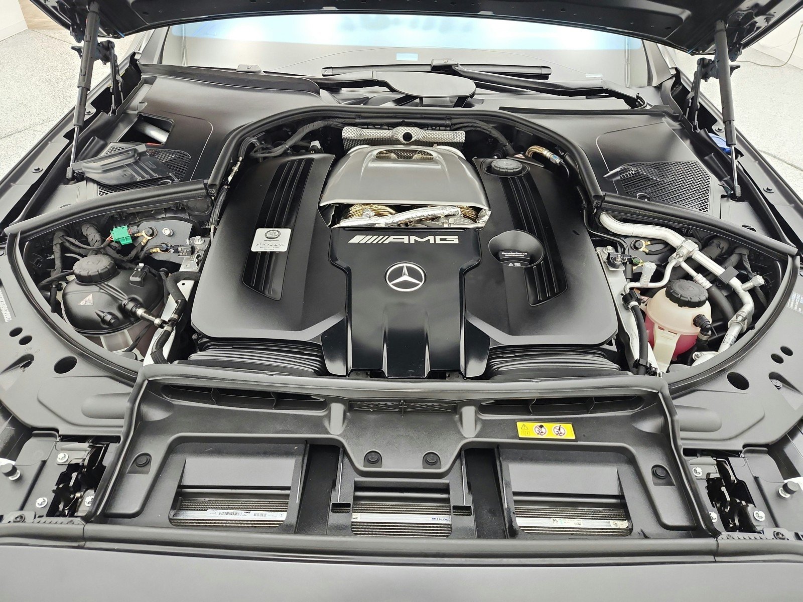 Used 2025 MANUFAKTUR Signature Night Black Magno Mercedes-Benz AMG® S 63 E 4MATIC Sedan image 18