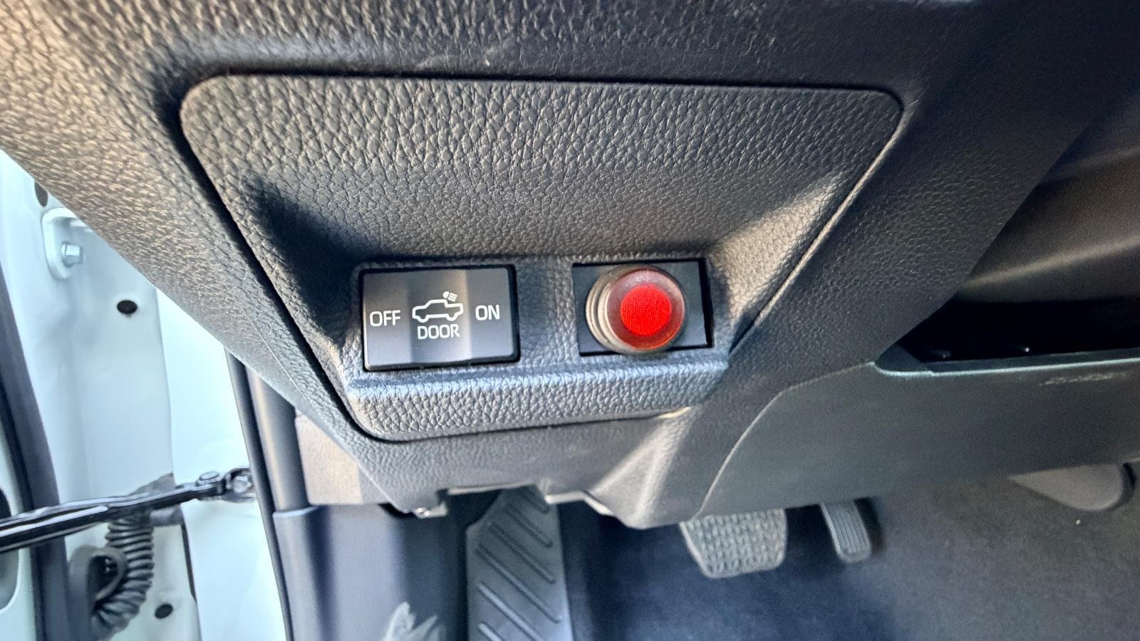 2025 Toyota Tacoma SR - Photo 29