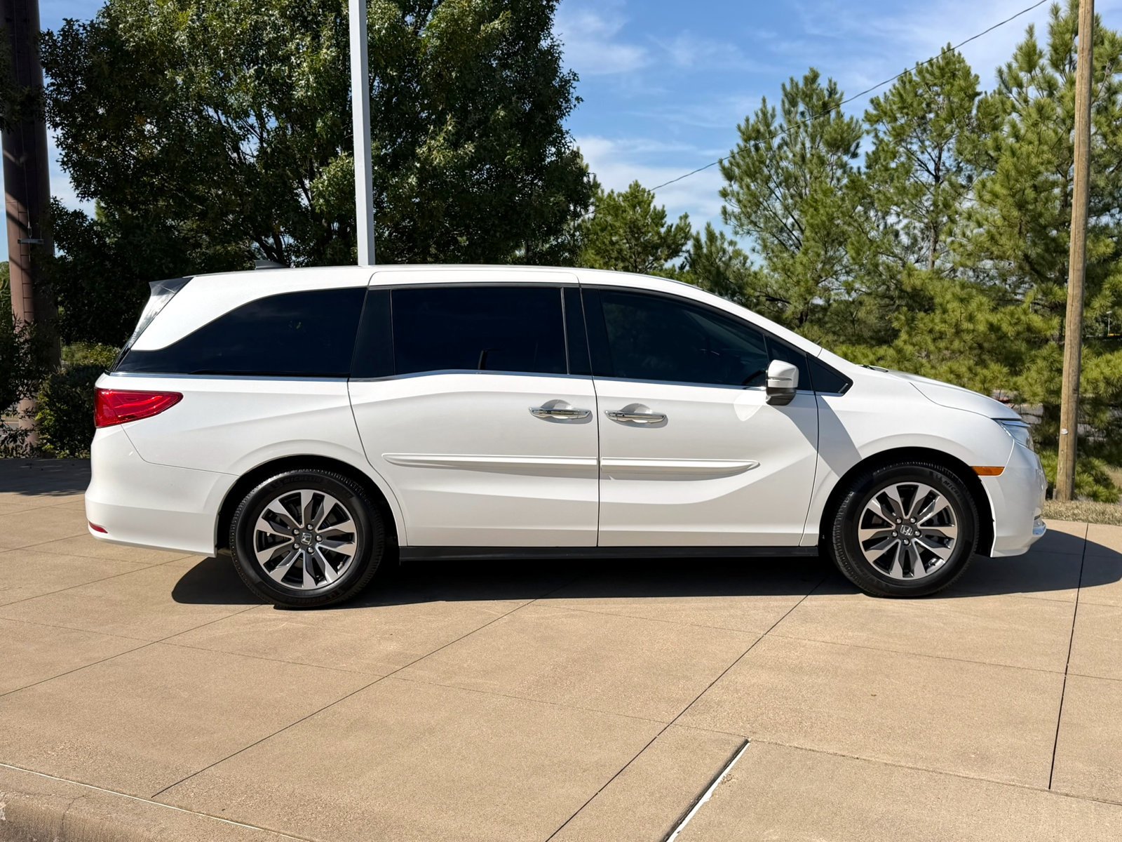 Certified Used 2022 Platinum White Pearl Honda EX-L image 7