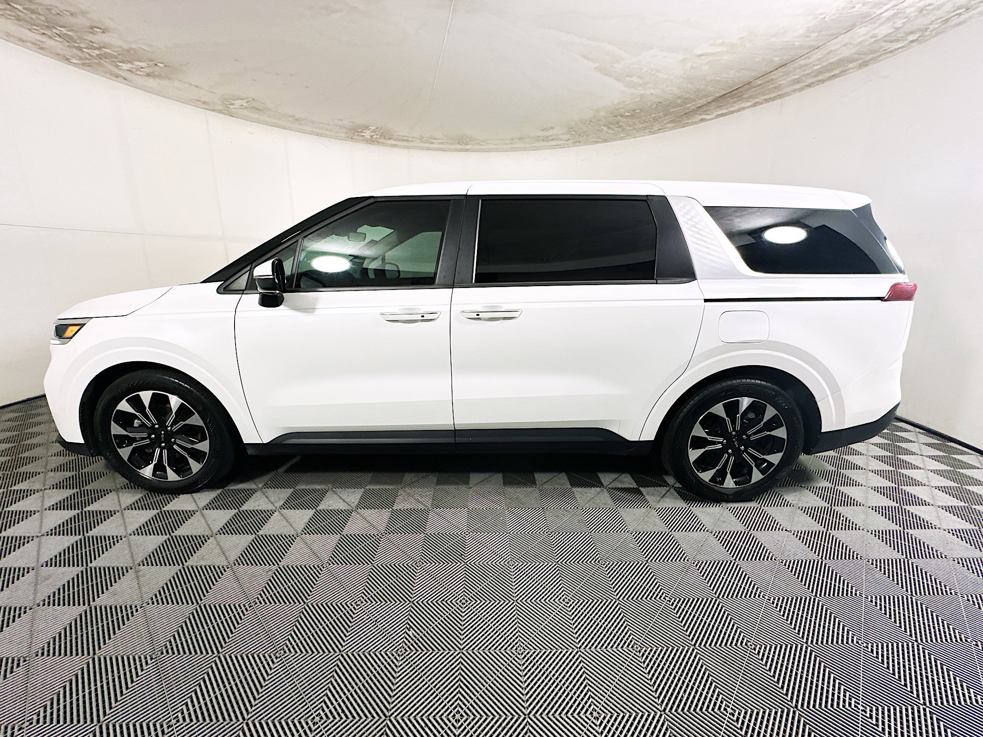 Used 2024 Snow White Pearl Kia EX image 6