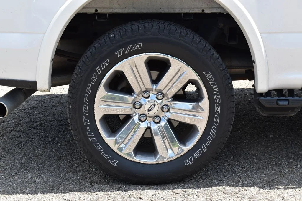 Used 2018 White Platinum Clearcoat Metallic Ford Lariat image 5