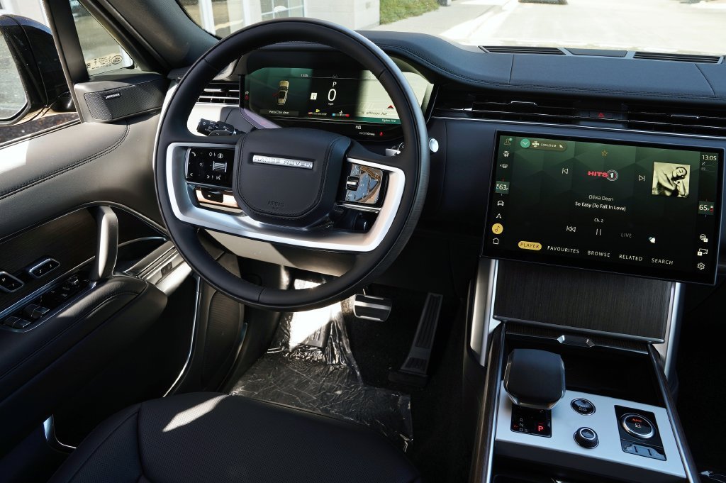 New 2027 Santorini Black Land Rover SE image 14