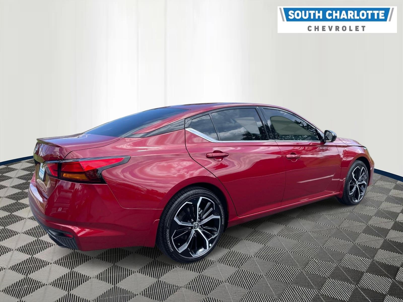 Used 2026 Red Nissan SR FWD image 4
