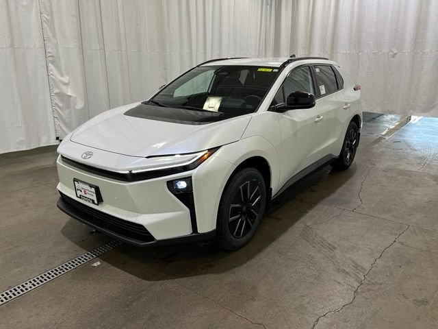 New 2026 Wind Chill Pearl <sup>1</sup> Toyota  XLE image 8