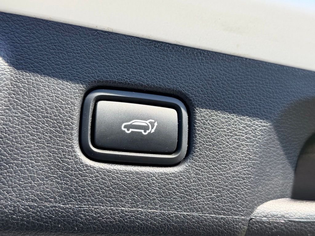 Used 2024 White Hyundai SEL image 33