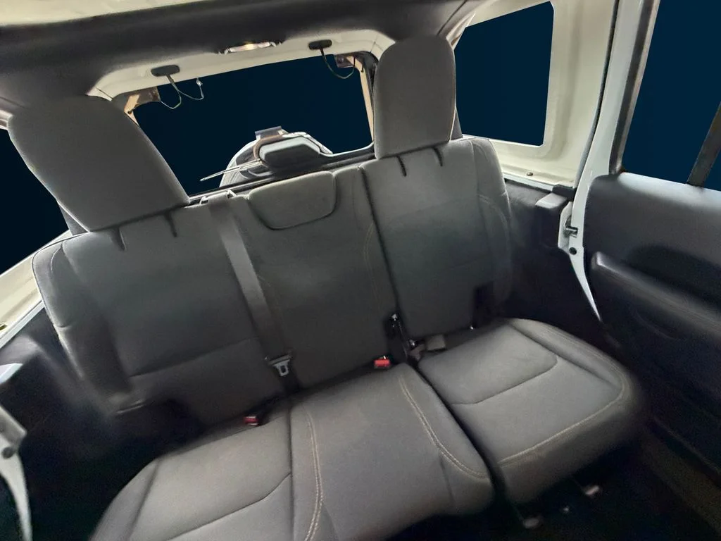 Used 2025 White Jeep Sahara image 18