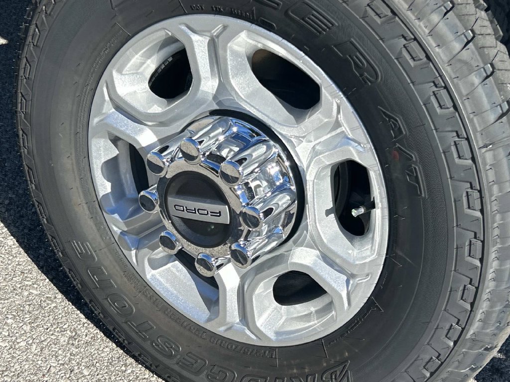 New 2027 Oxford White Ford F-250® XLT image 13