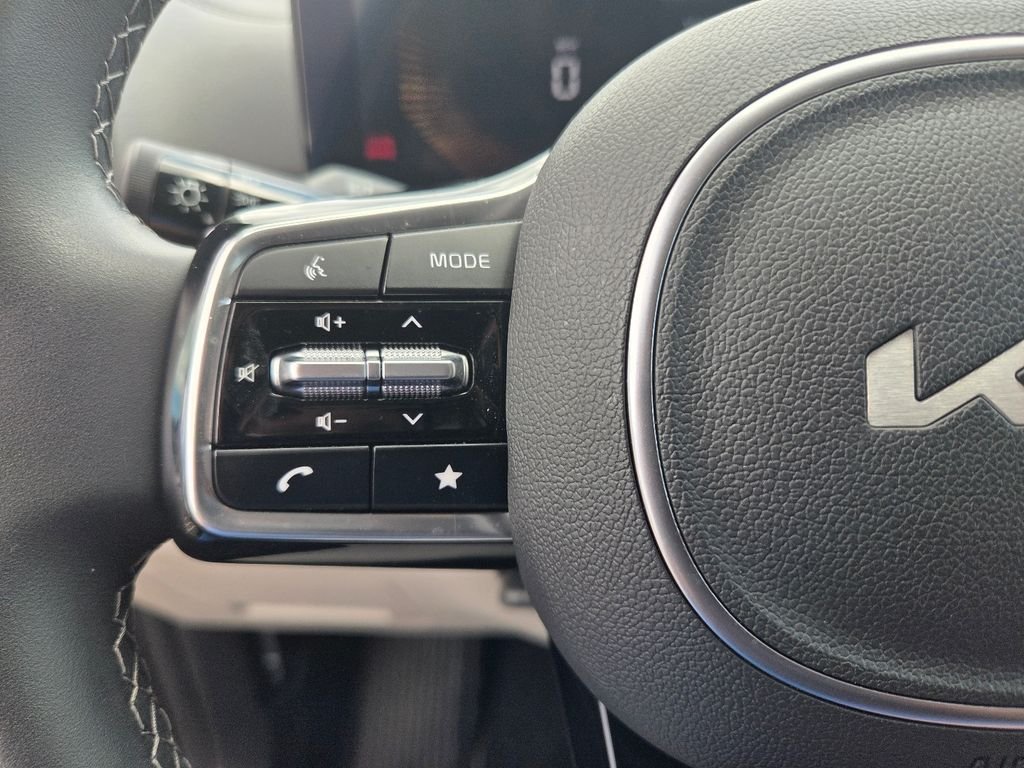 Used 2025 Black Kia S image 23