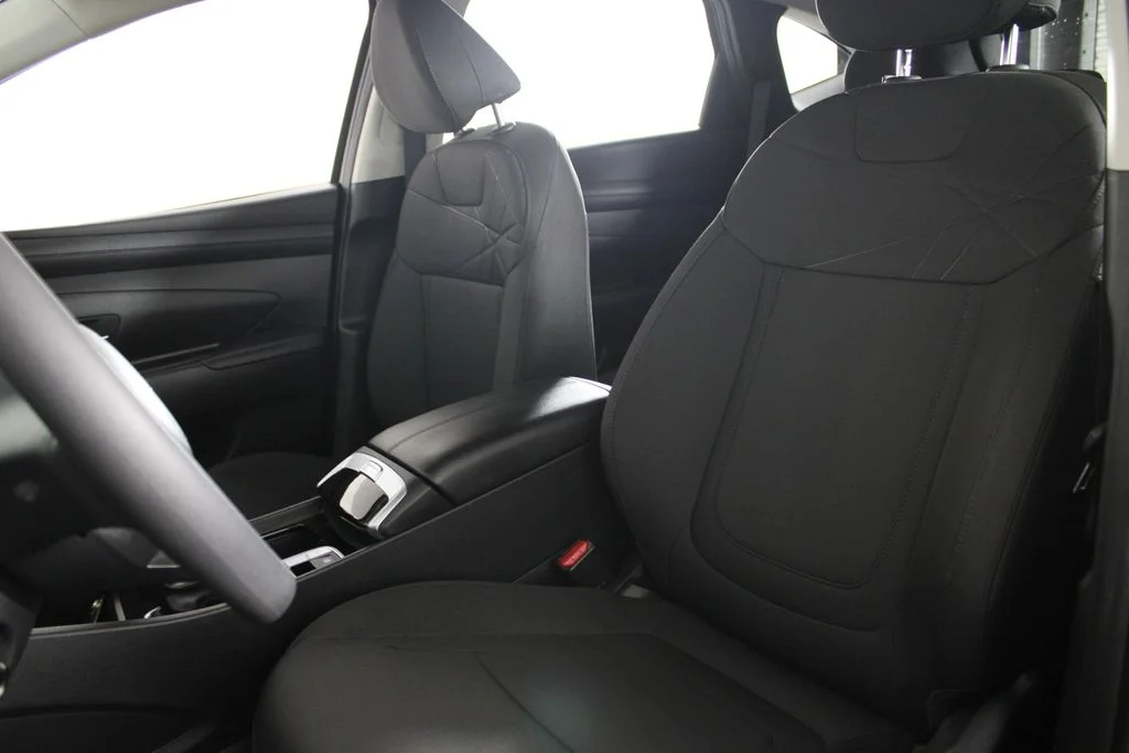 Used 2025 Black Hyundai SE image 19
