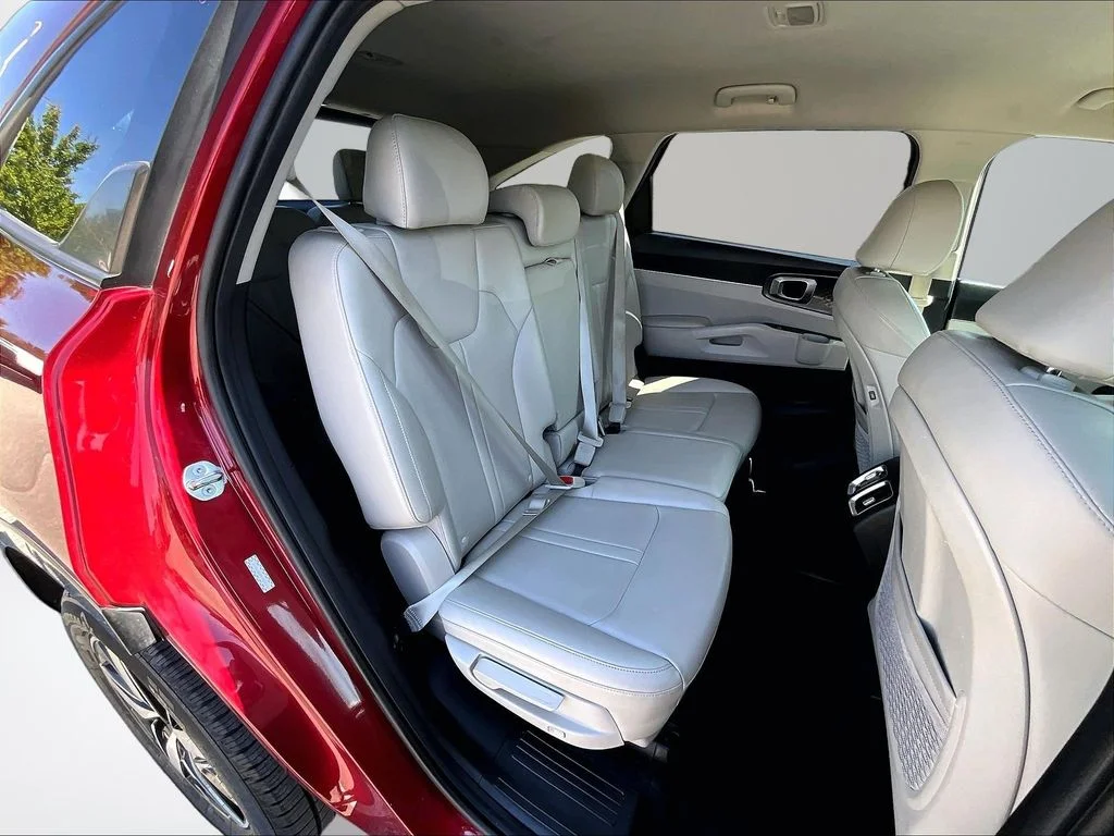 Used 2023 Red Kia S image 28