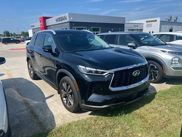 Used 2023 Black INFINITI LUXE image 3