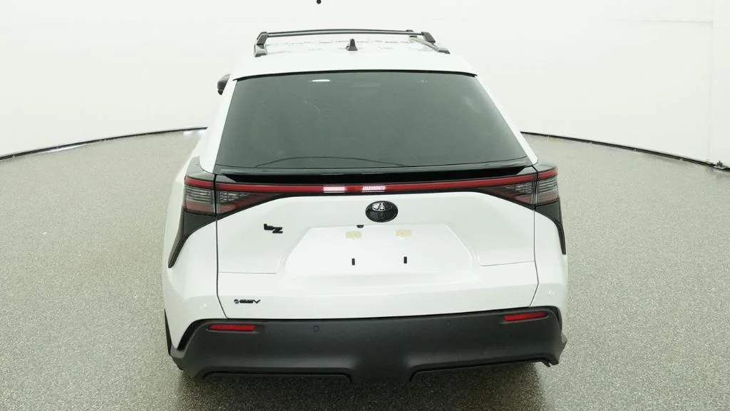 New 2026 Wind Chill Pearl Toyota XLE image 3