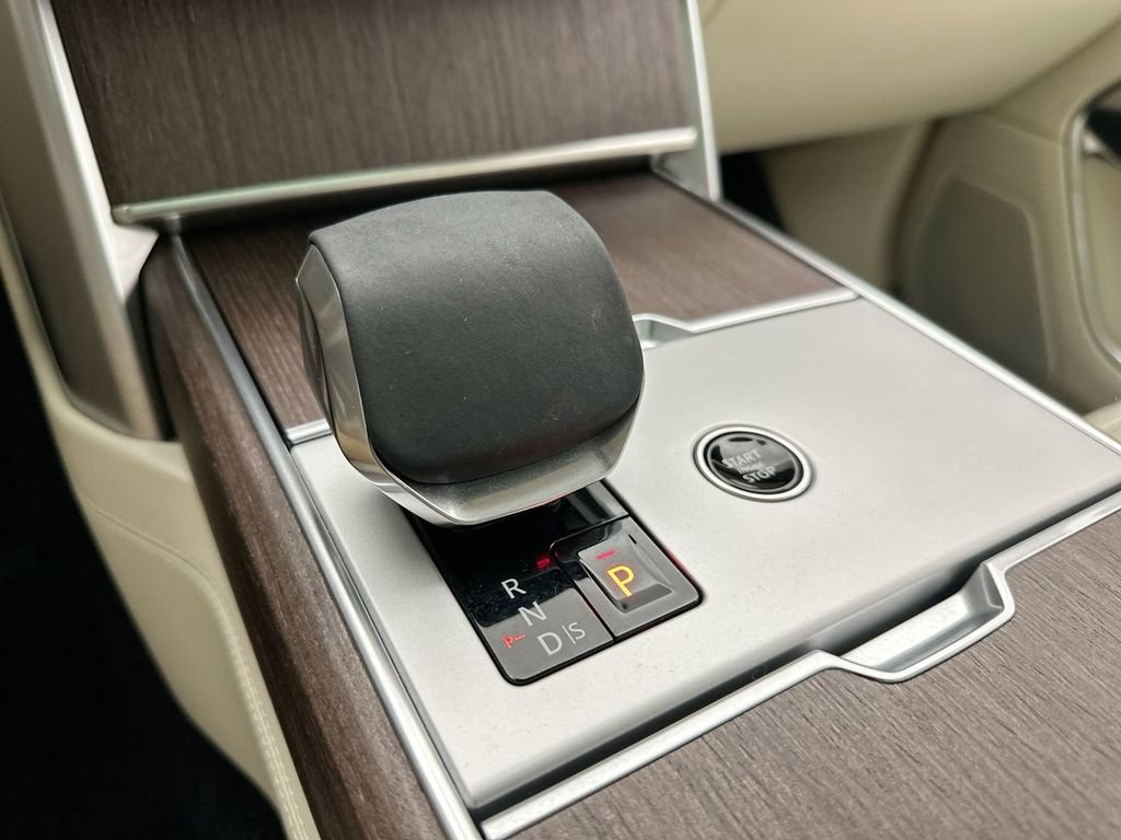 Used 2025  Land Rover SE image 24