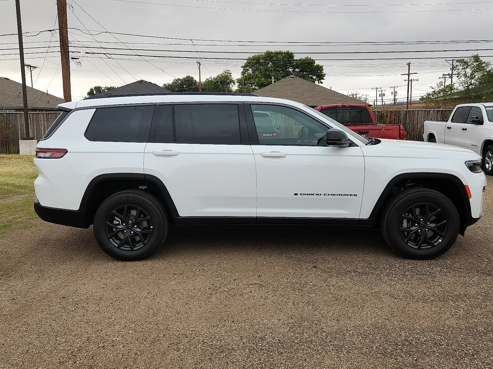 New 2027 PW7 Bright Whit Jeep LAREDO 4X4 image 5