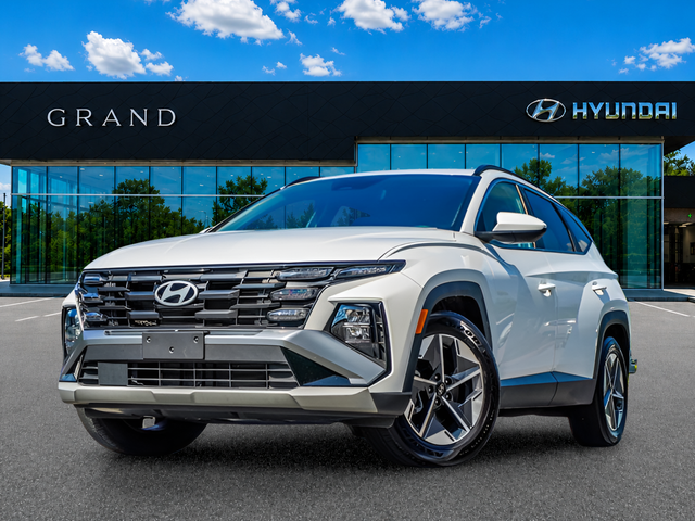 Used 2025 White Hyundai SEL image 1