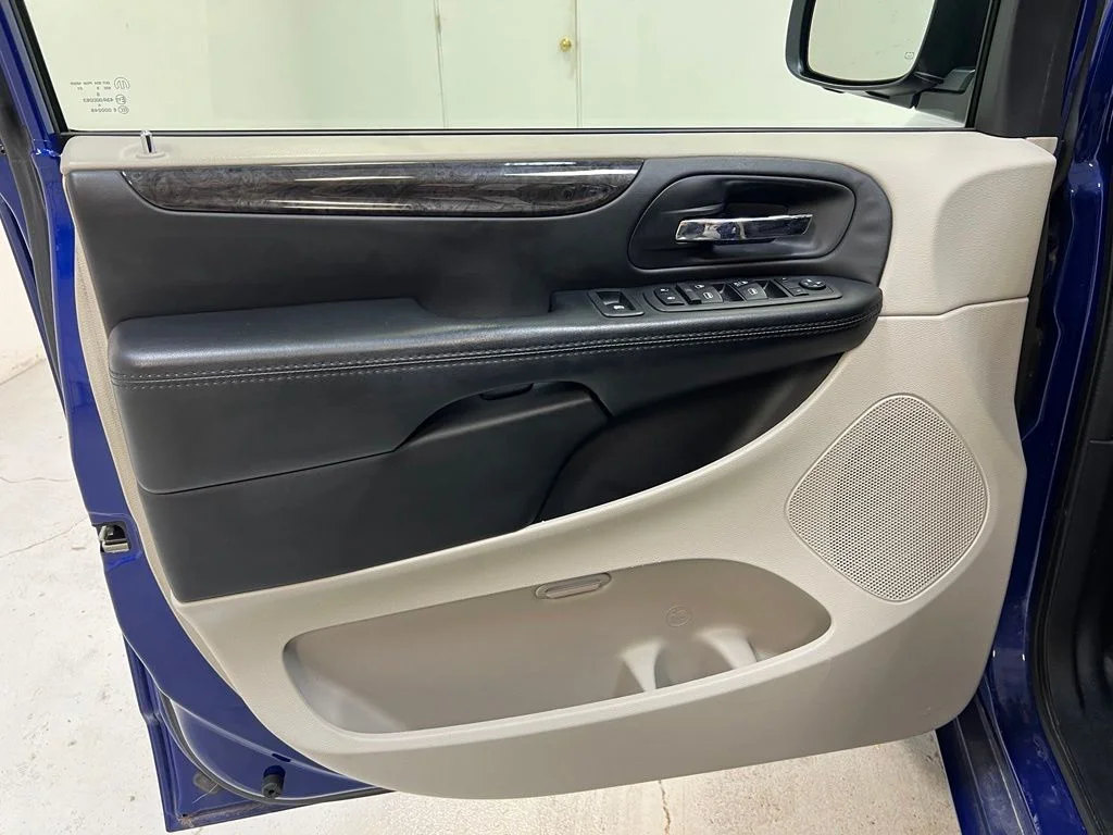 Used 2018 Blue Dodge SE image 14