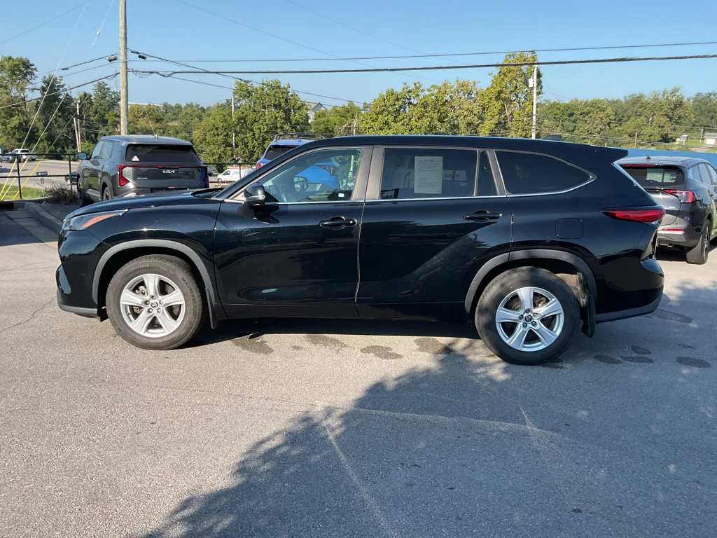 Used 2023 Midnight Black Metallic Toyota L image 6