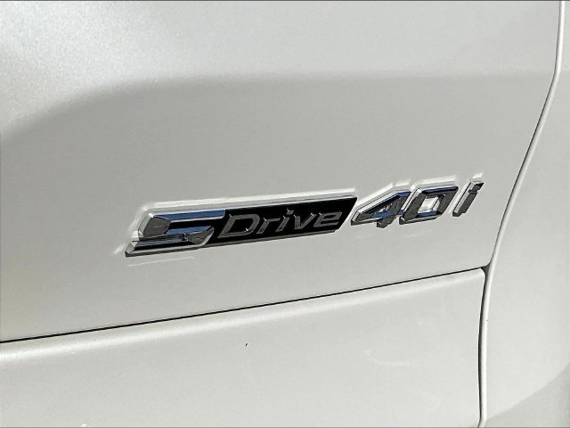 Used 2026 White BMW sDrive40i image 27
