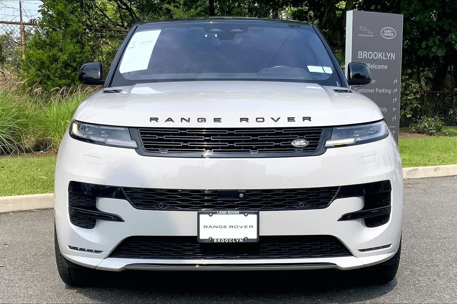 Used 2023 Borasco Gray Metallic Land Rover SE Dynamic image 2