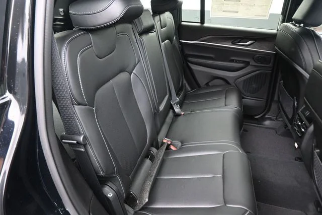 New 2026 Diamond Black Crystal Pearlcoat Jeep Limited image 23