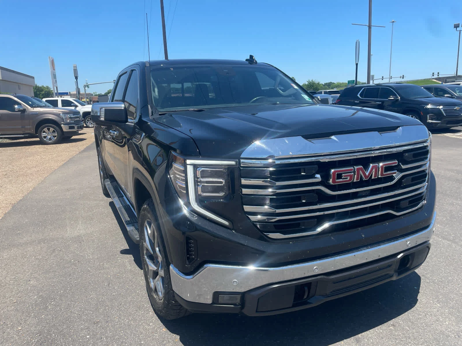 2025 GMC Sierra 2WD Crew Cab Short Box SLT's photo