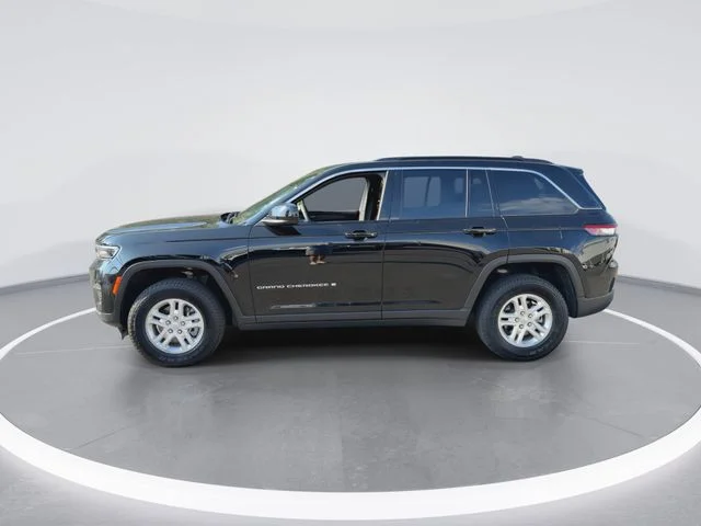 Used 2025 Black Jeep Laredo image 5