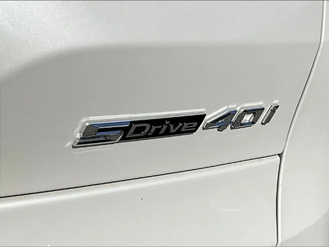 Used 2026 White BMW sDrive40i image 27