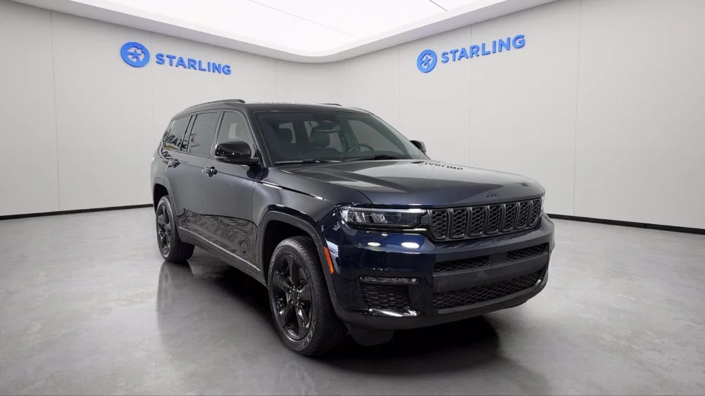 Used 2024 Blue Jeep Limited 4x4 image 15