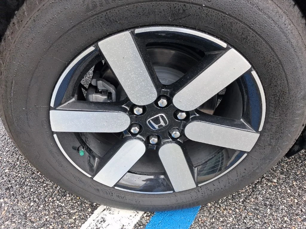 Used 2024  Honda Touring image 14