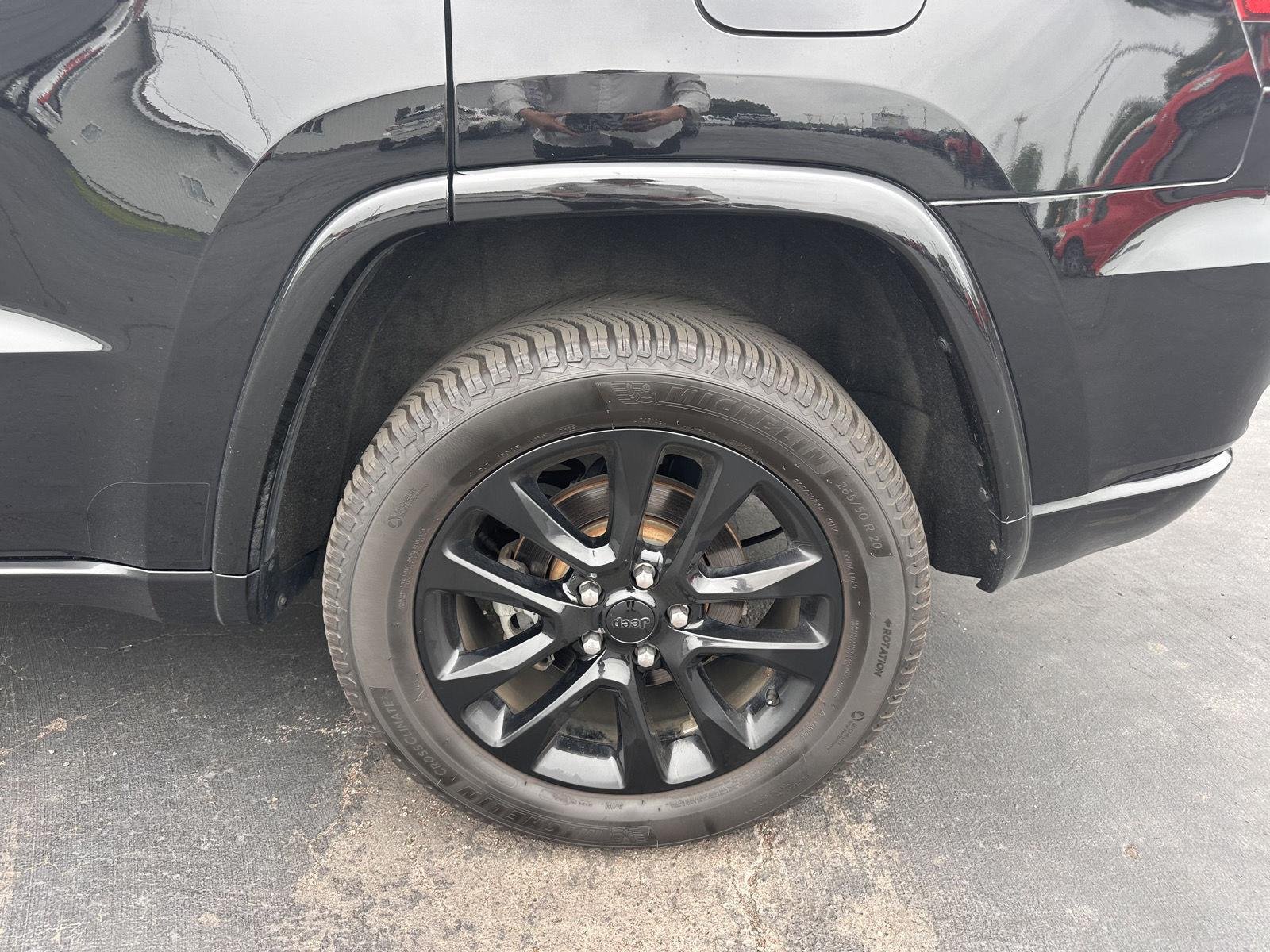 Used 2021 Diamond Black Crystal Pearlcoat Jeep Laredo X image 27