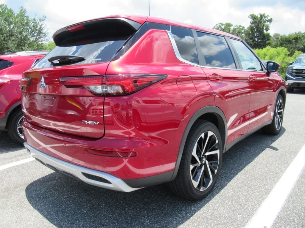 Used 2023 Red Mitsubishi SE image 4