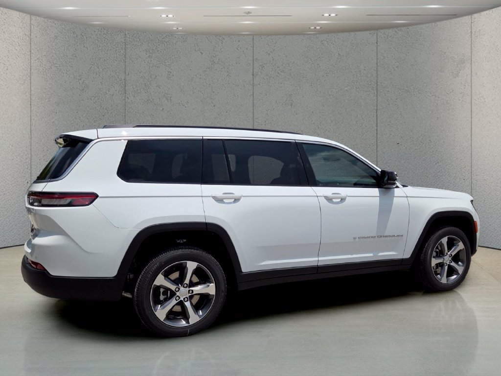 New 2026 Bright White Clear-Coat Exterior Paint Jeep Limited image 3