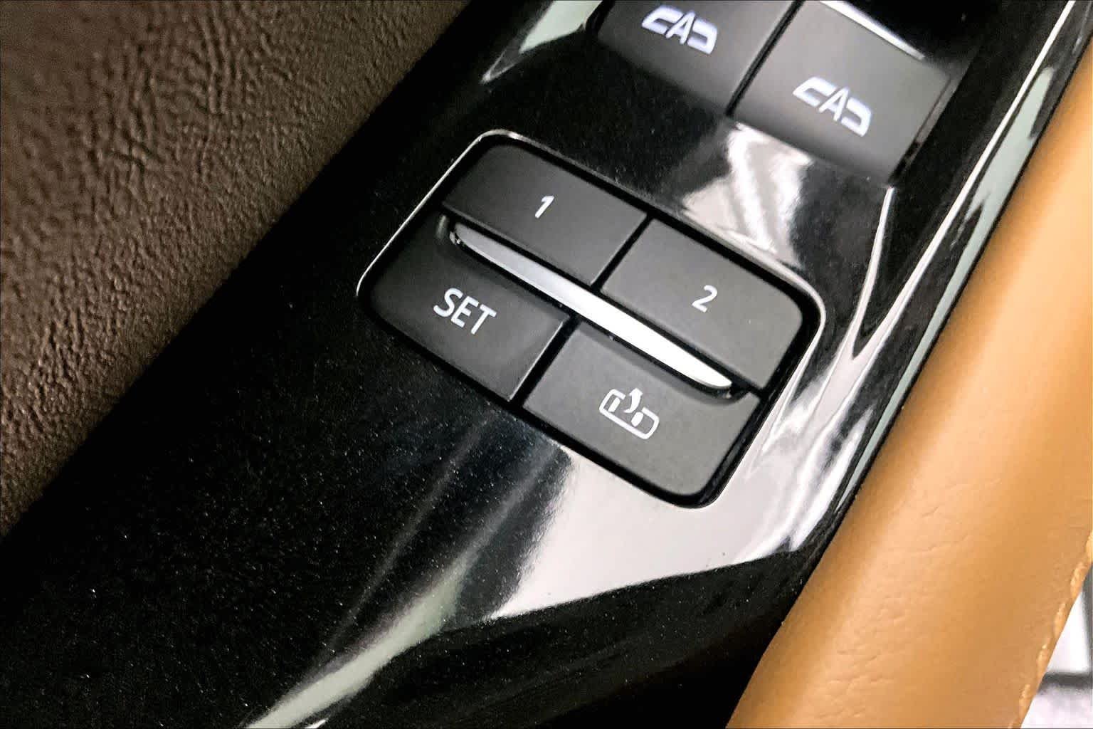 Used 2021 CRYSTAL WHITE TRICOAT Cadillac Sport image 34