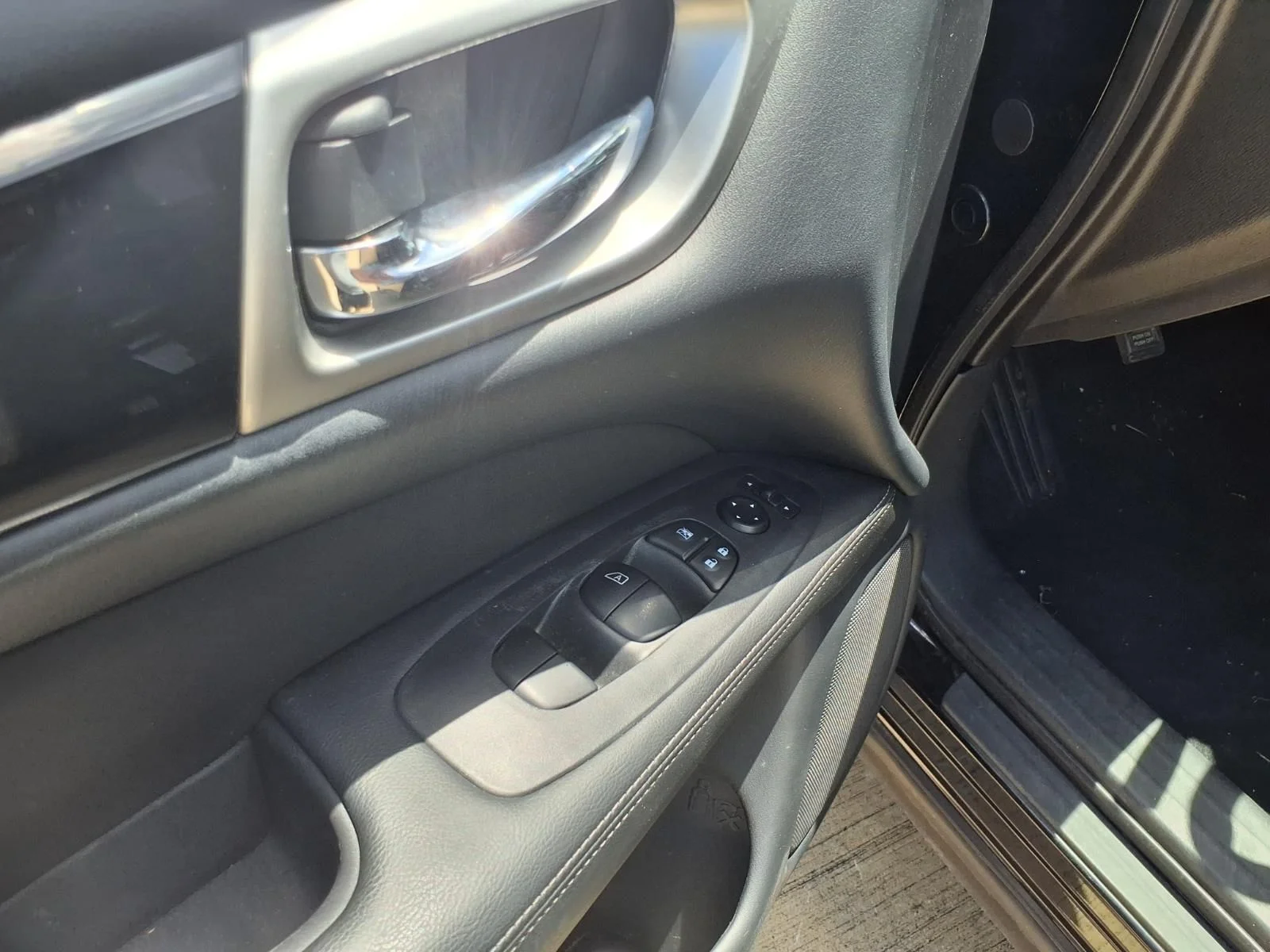 Used 2020 Black Nissan S image 15