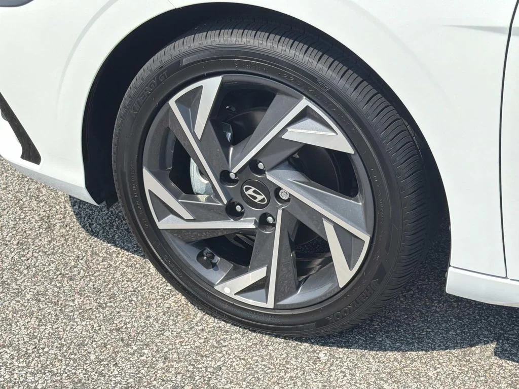 Used 2025 White Hyundai Limited image 30
