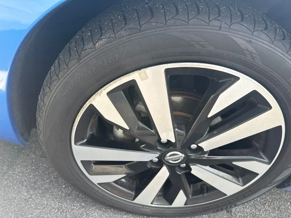 Used 2022 Blue Nissan 1.6 SR image 8