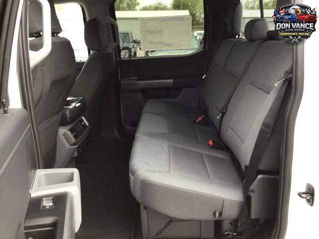 New 2025 Oxford White Ford XLT image 24