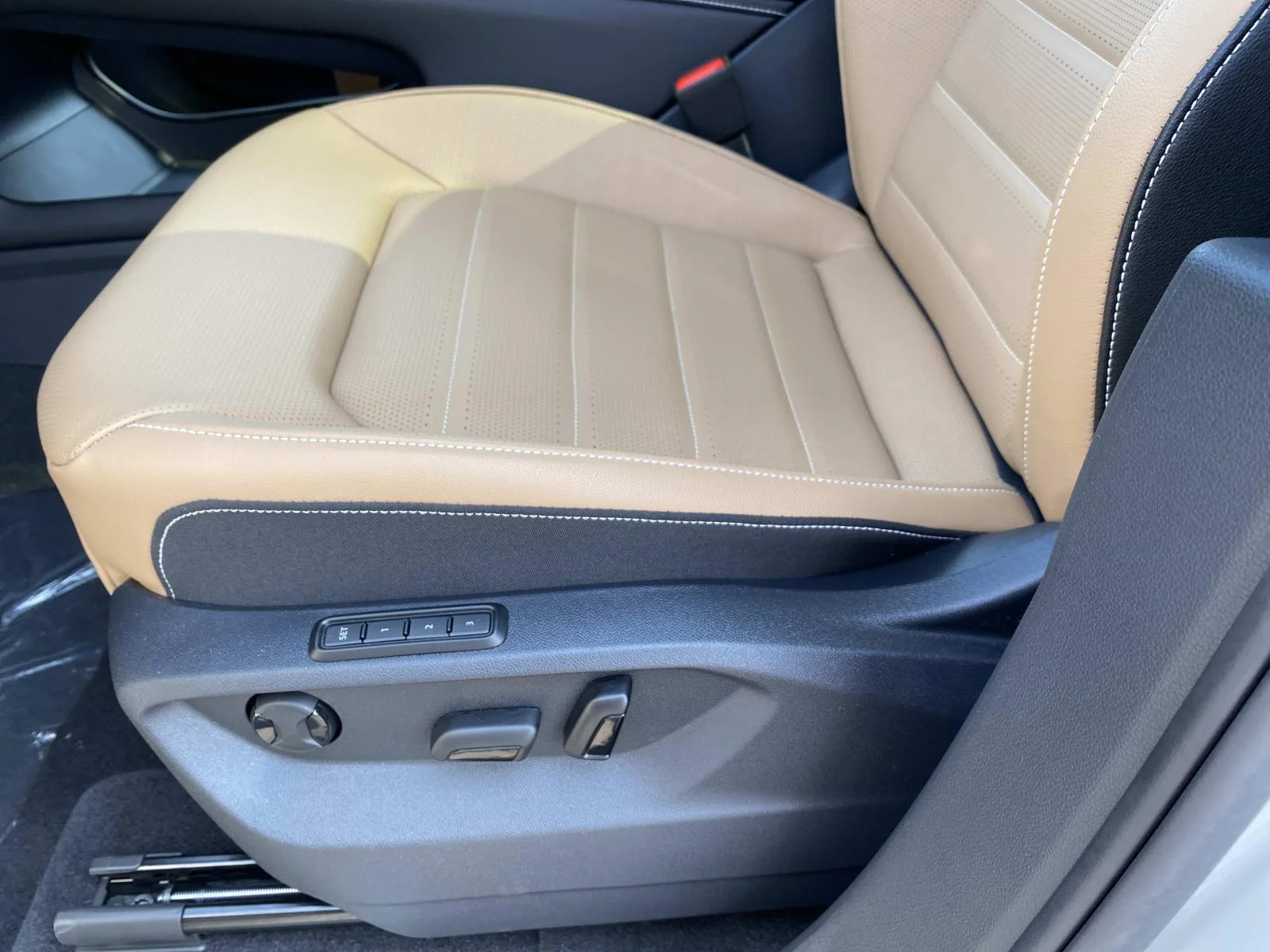 2026 Volkswagen Atlas Cross Sport 8