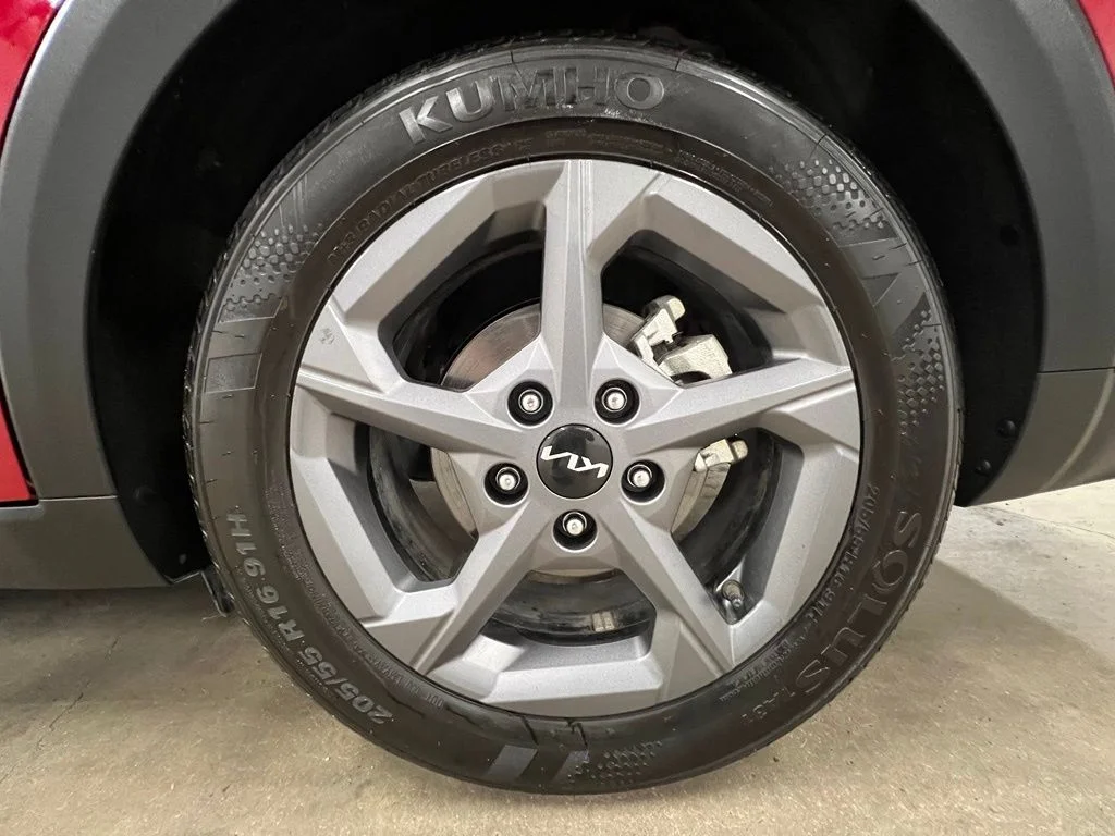 Used 2025 Red Kia LXS image 8