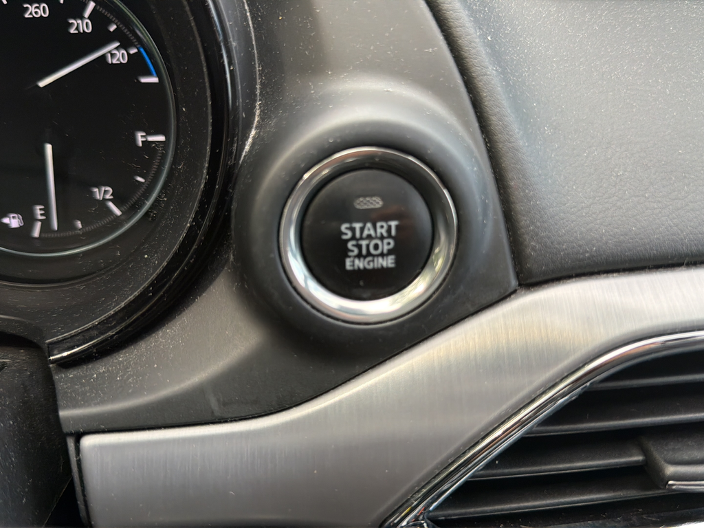 Used 2020 White Mazda Signature image 13