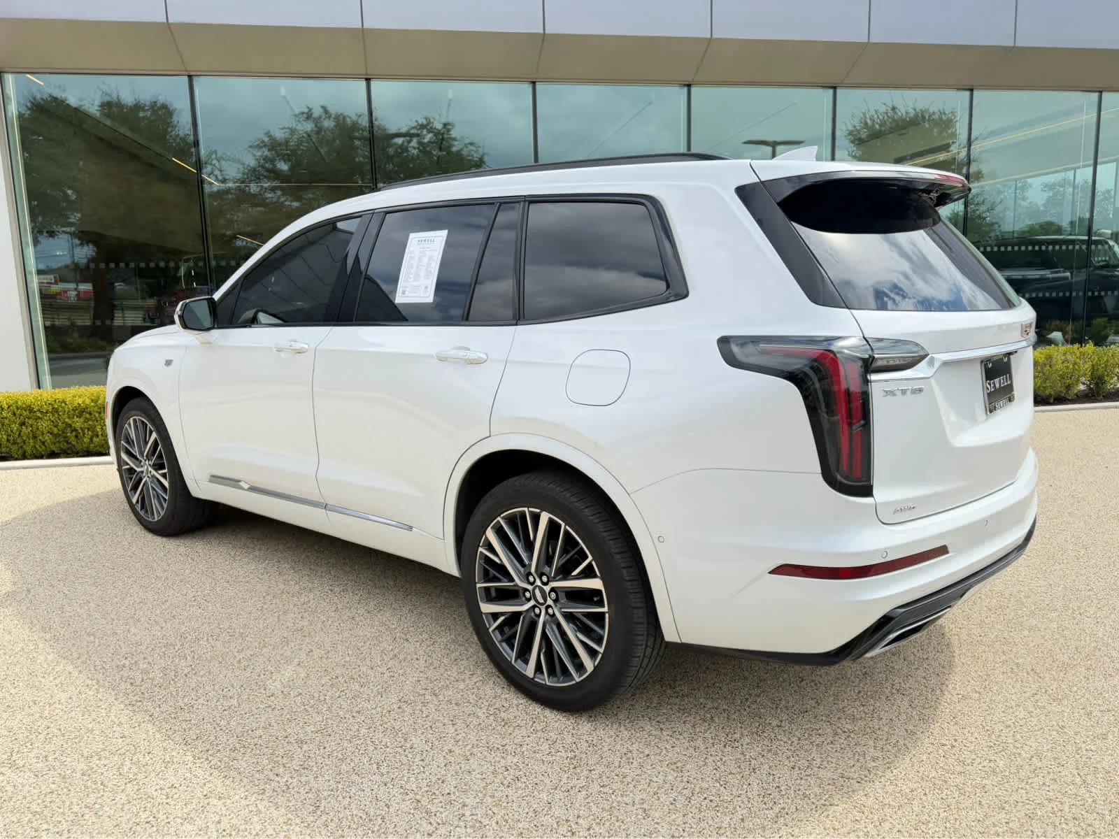 Used 2021 Crystal White Tricoat Cadillac Sport image 8