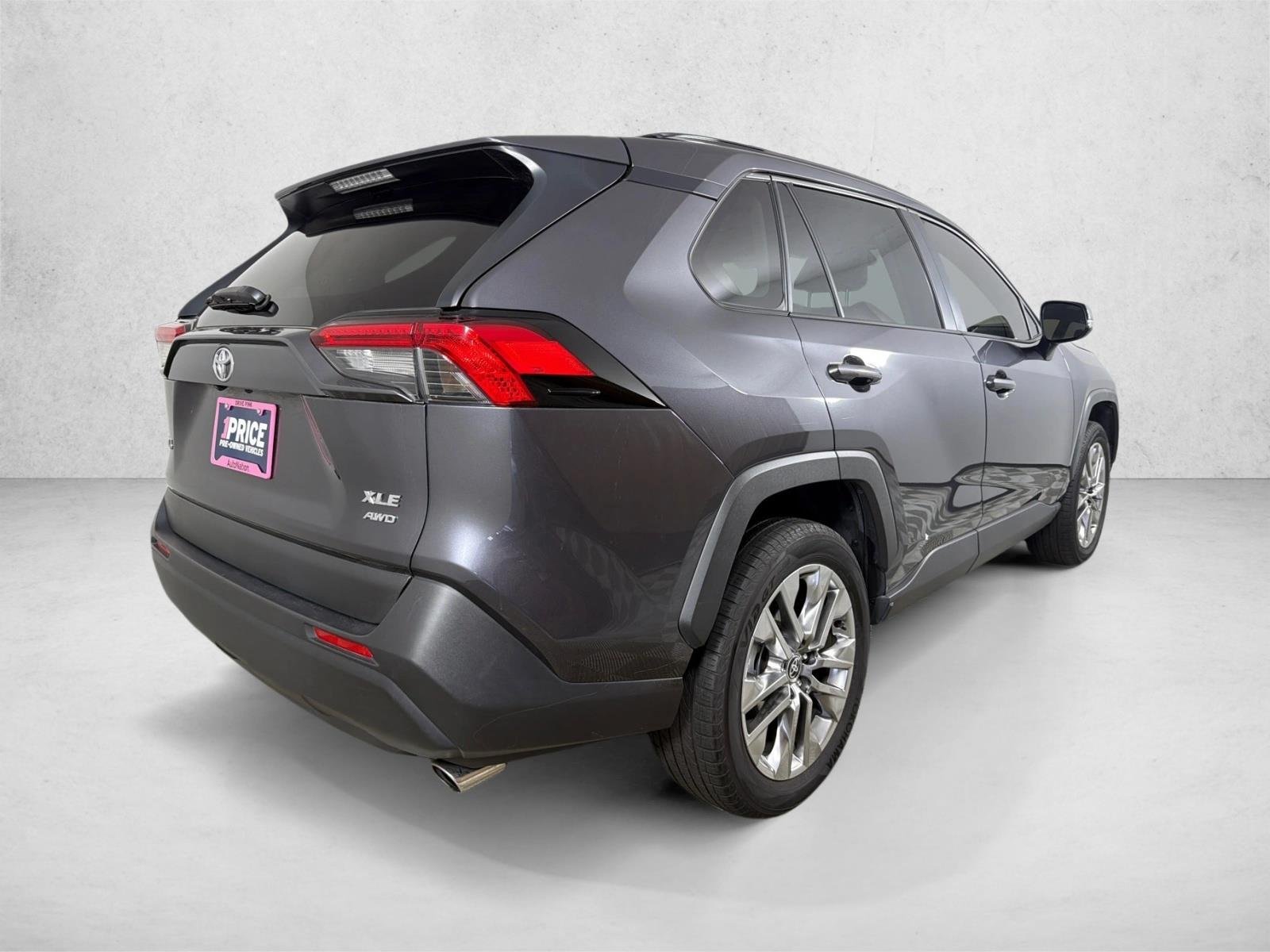 Certified Used 2025  Toyota XLE Premium image 4