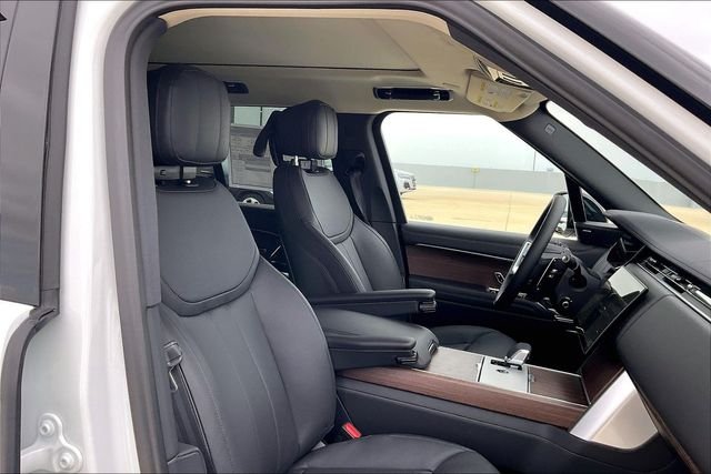 New 2026 Fuji White Land Rover SE image 11