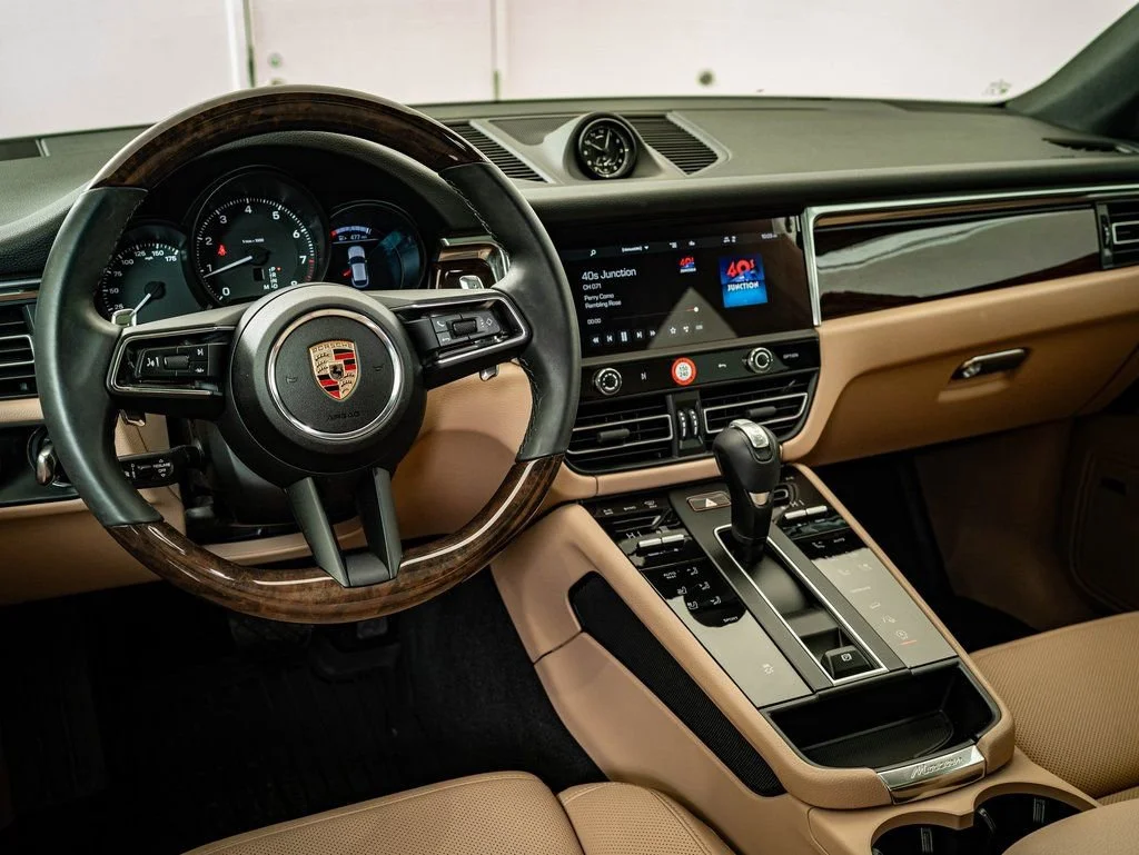 Used 2025 Carrara White Metallic Porsche  image 4