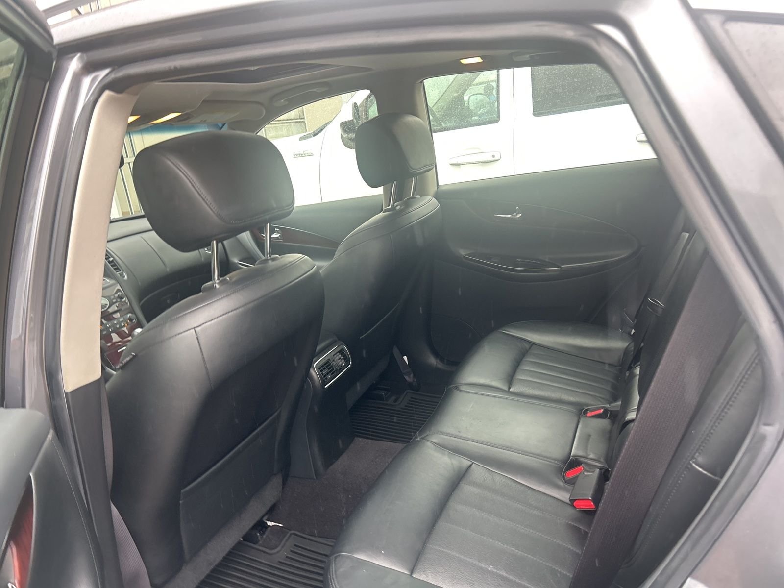 Used 2017 Gray INFINITI Base image 27