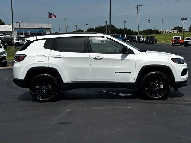 New 2026 Bright White Clear-Coat Exterior Paint Jeep Latitude image 8
